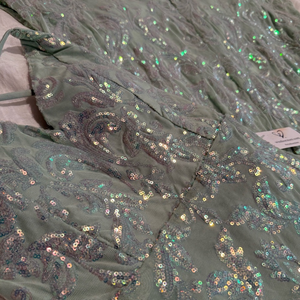 NWT Windsor Mint Green Sequin Formal Gown Size Small